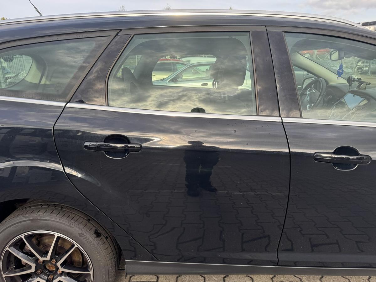Ford Focus 3 original T&uuml;r hinten rechts Panther Schwarz Kombi Rohbau Bj.2011